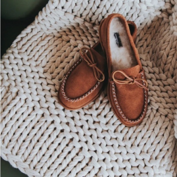Manitobah Mukluks Sherling Lined Cabin Loafers Slippers Brown 9 Cottage Cabin main image 12